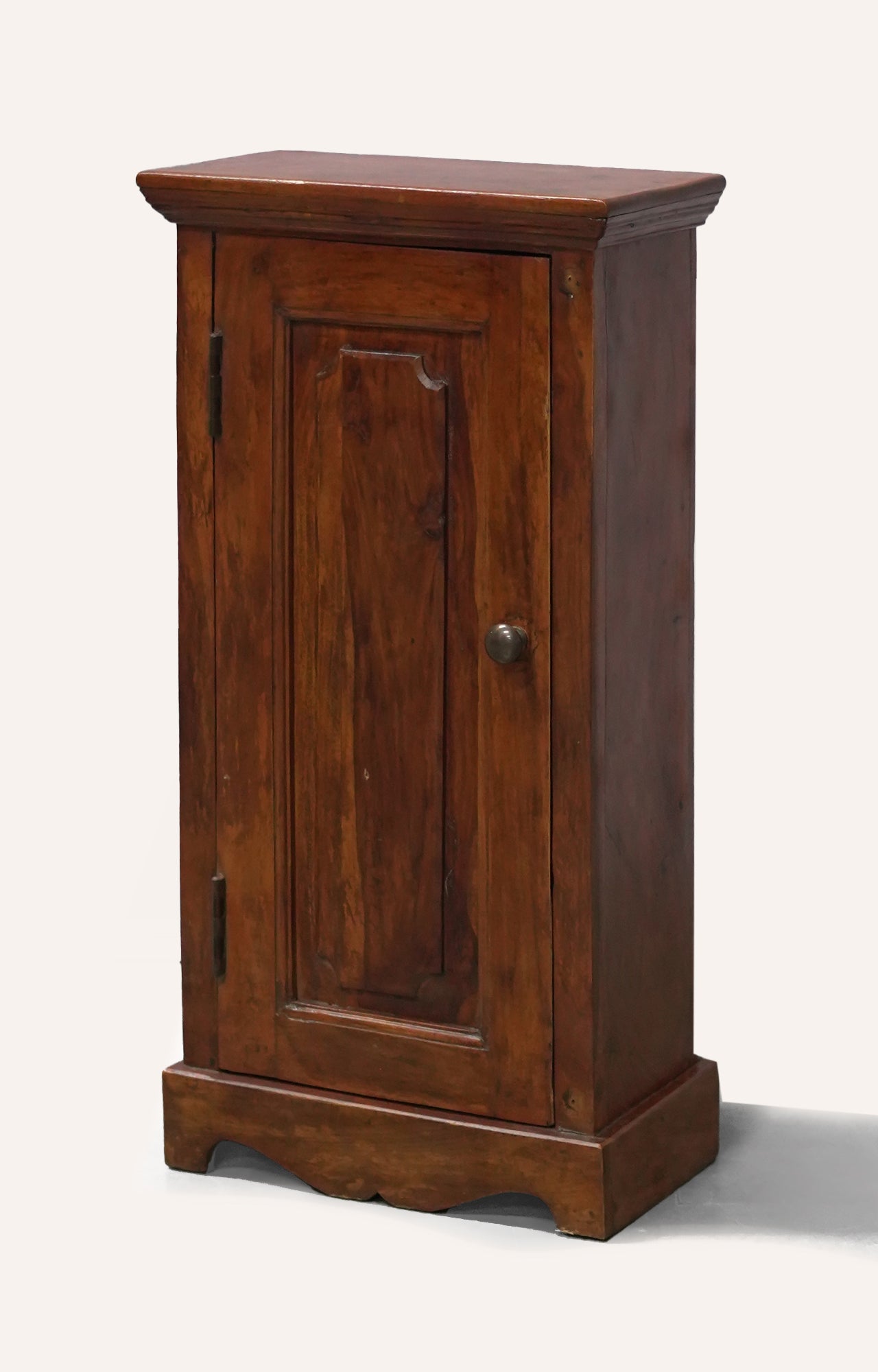 Simple_Wooden_Cabinet_3