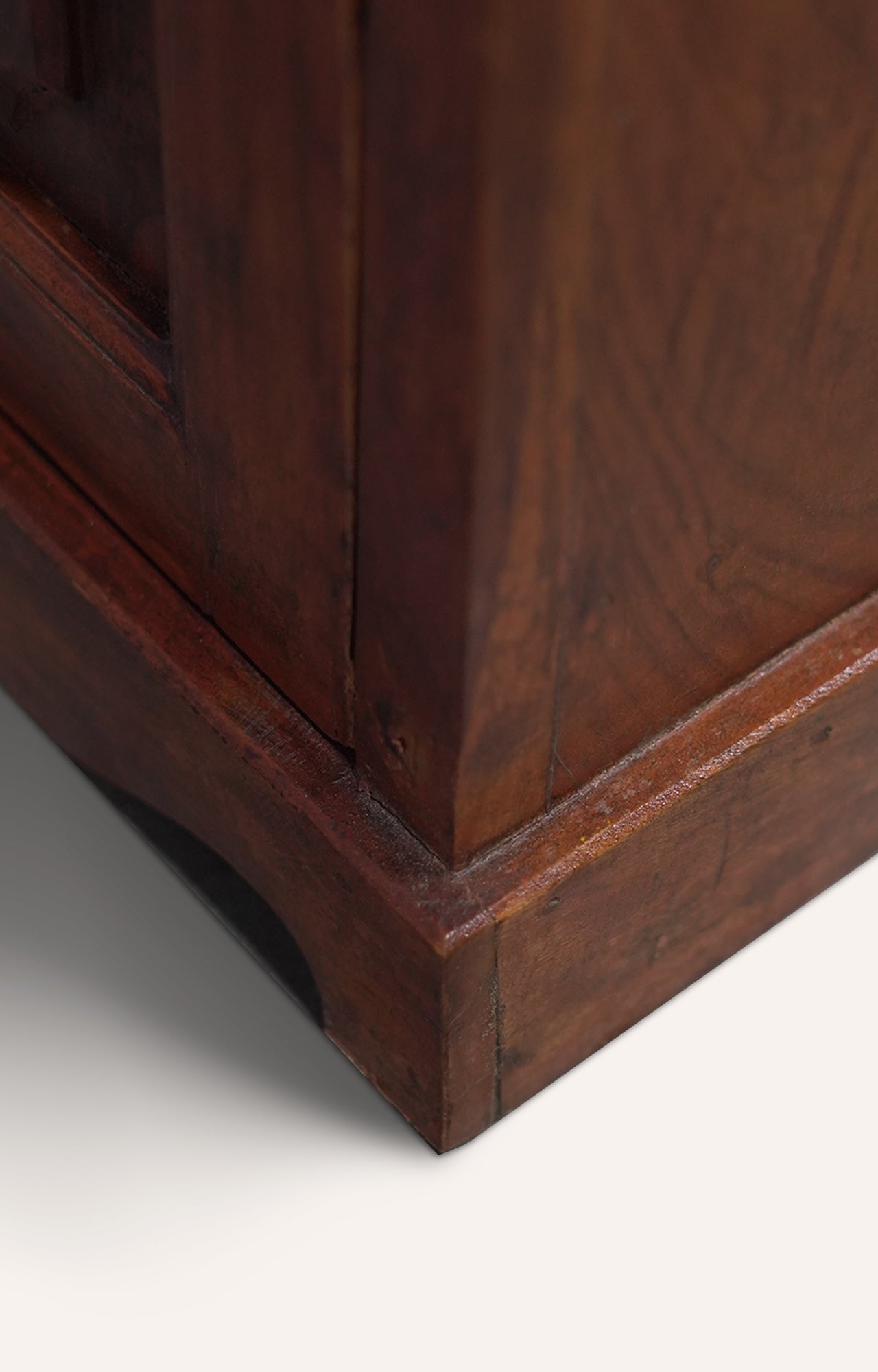 Simple_Wooden_Cabinet_detailed