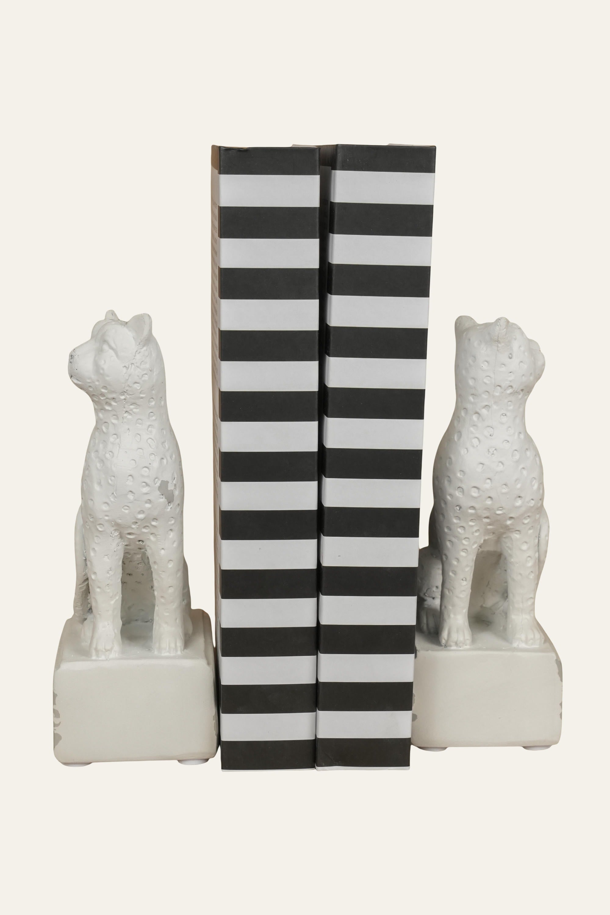 Sitting leopard decorative bookends