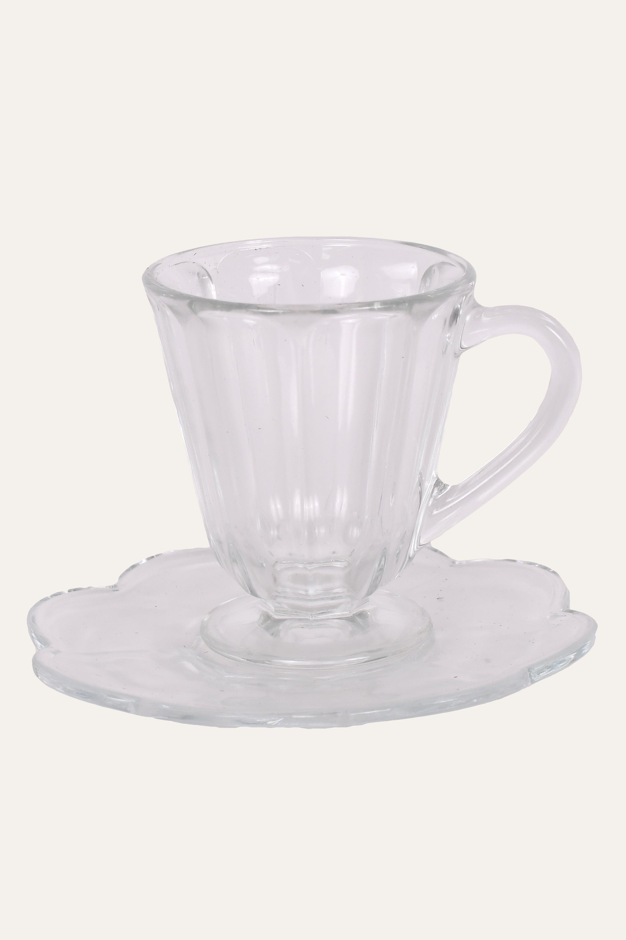 Stylish scalloped saucer base