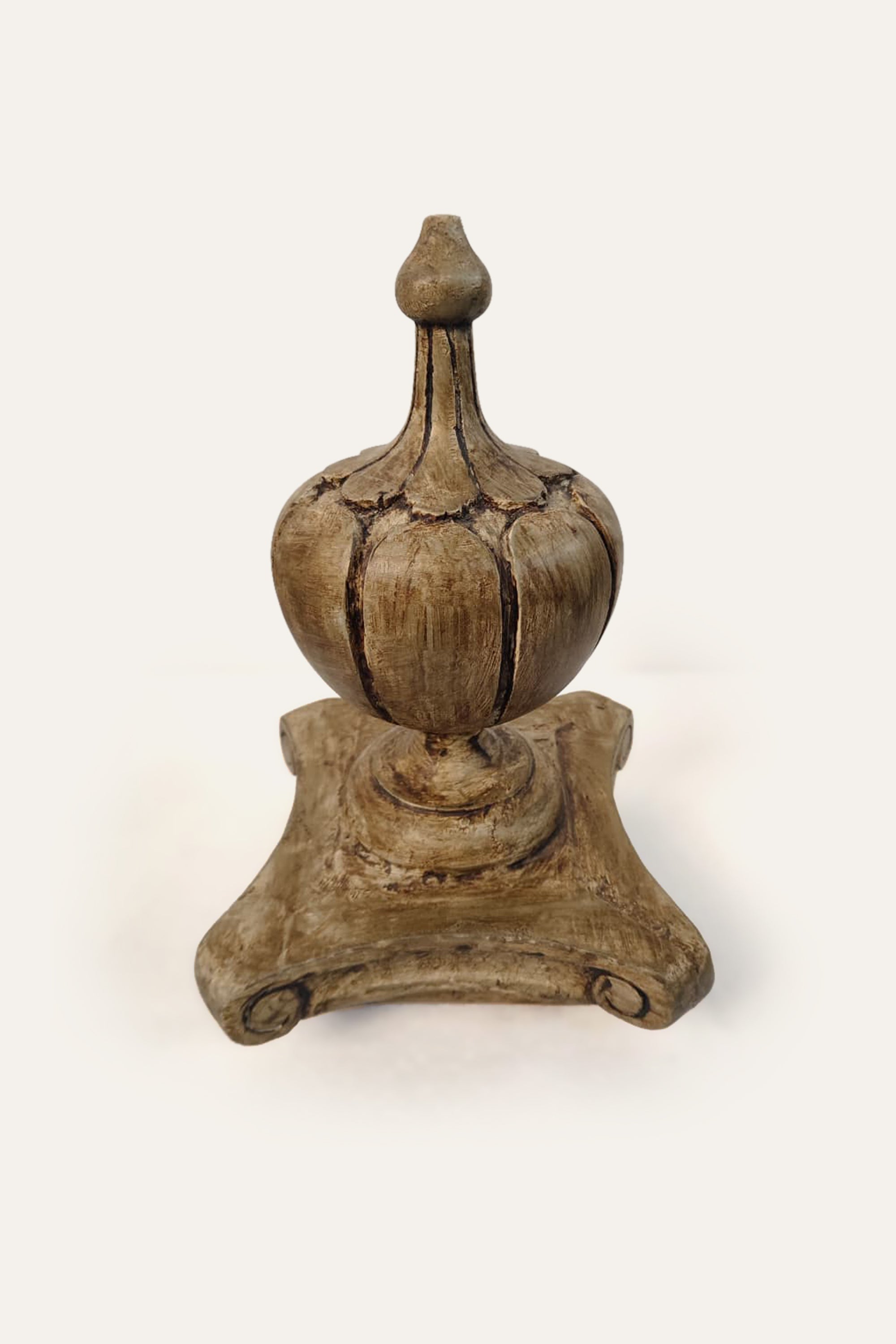 Carved Wooden Decorative Finial for Tabletop Styling
