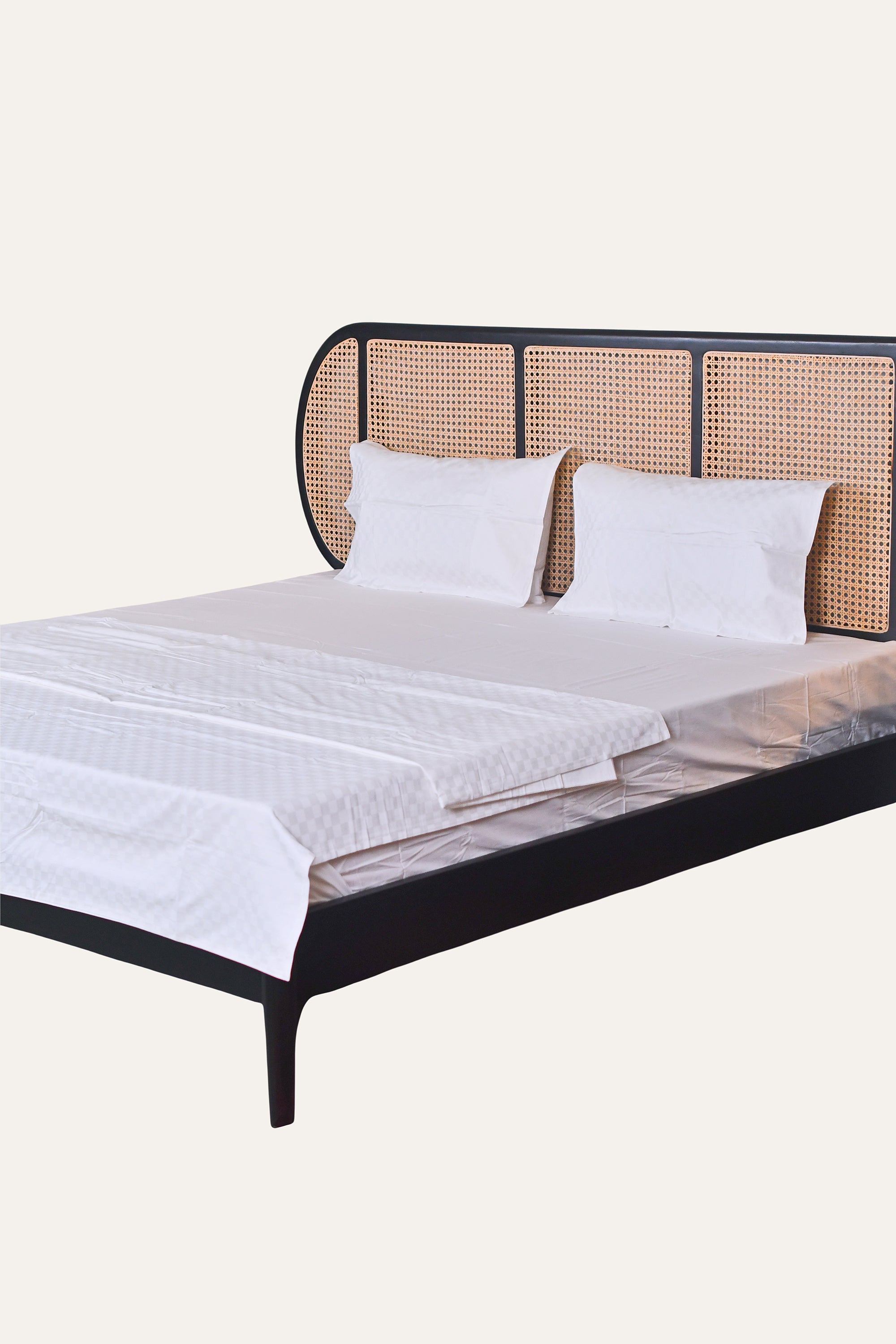 White Bed Linen Set with Quilt