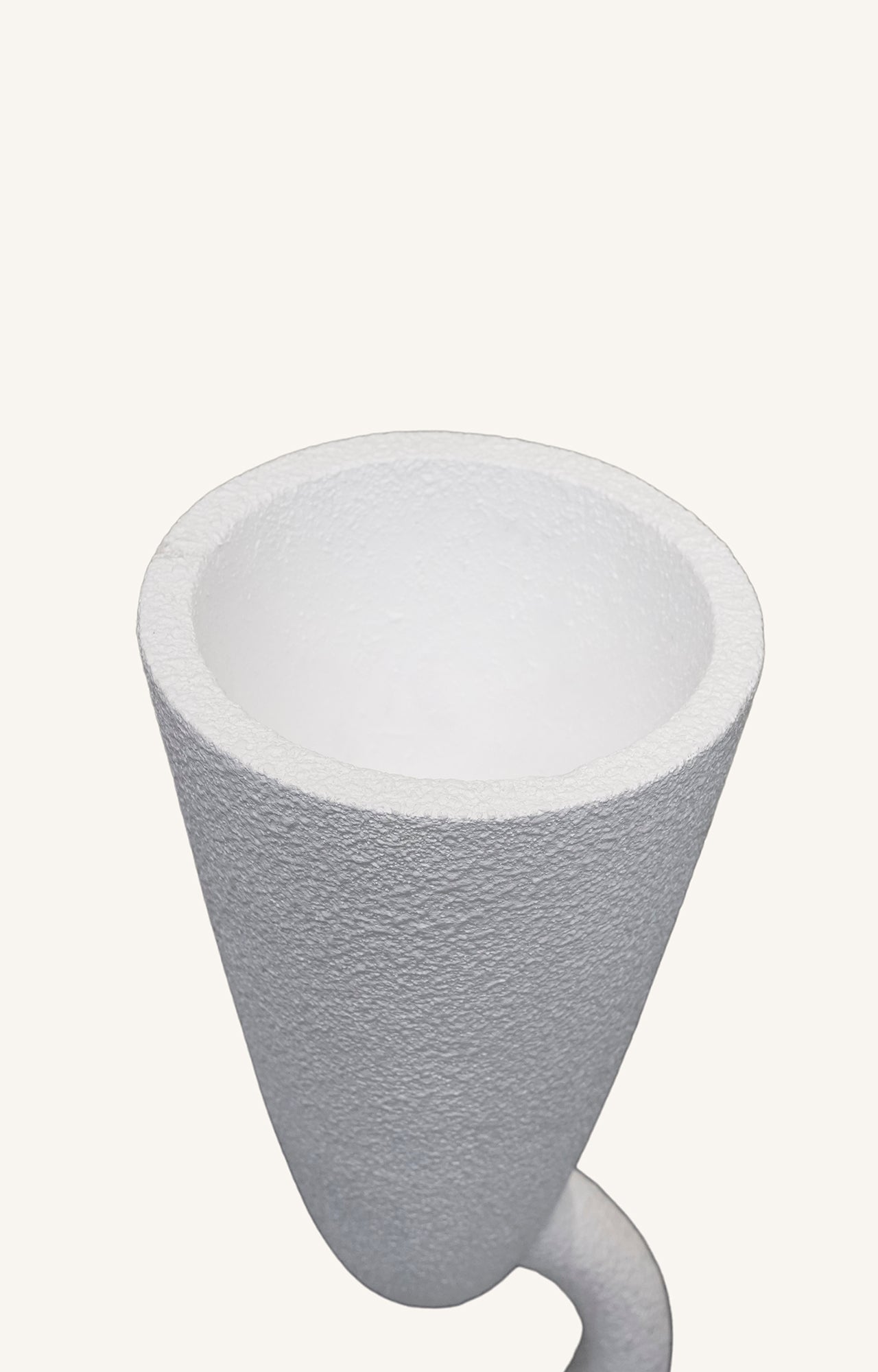 White Lamp style resin planter_3