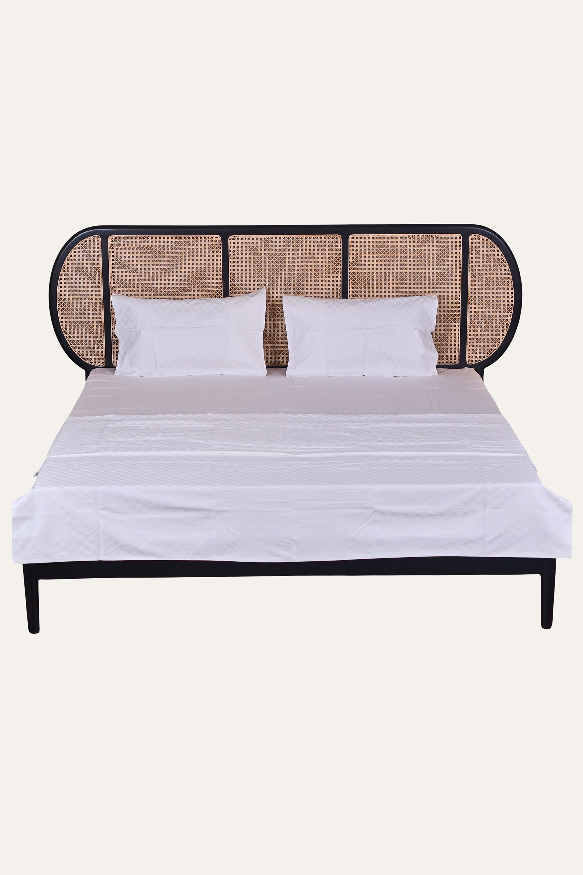White Patterned Cotton Quilt Set