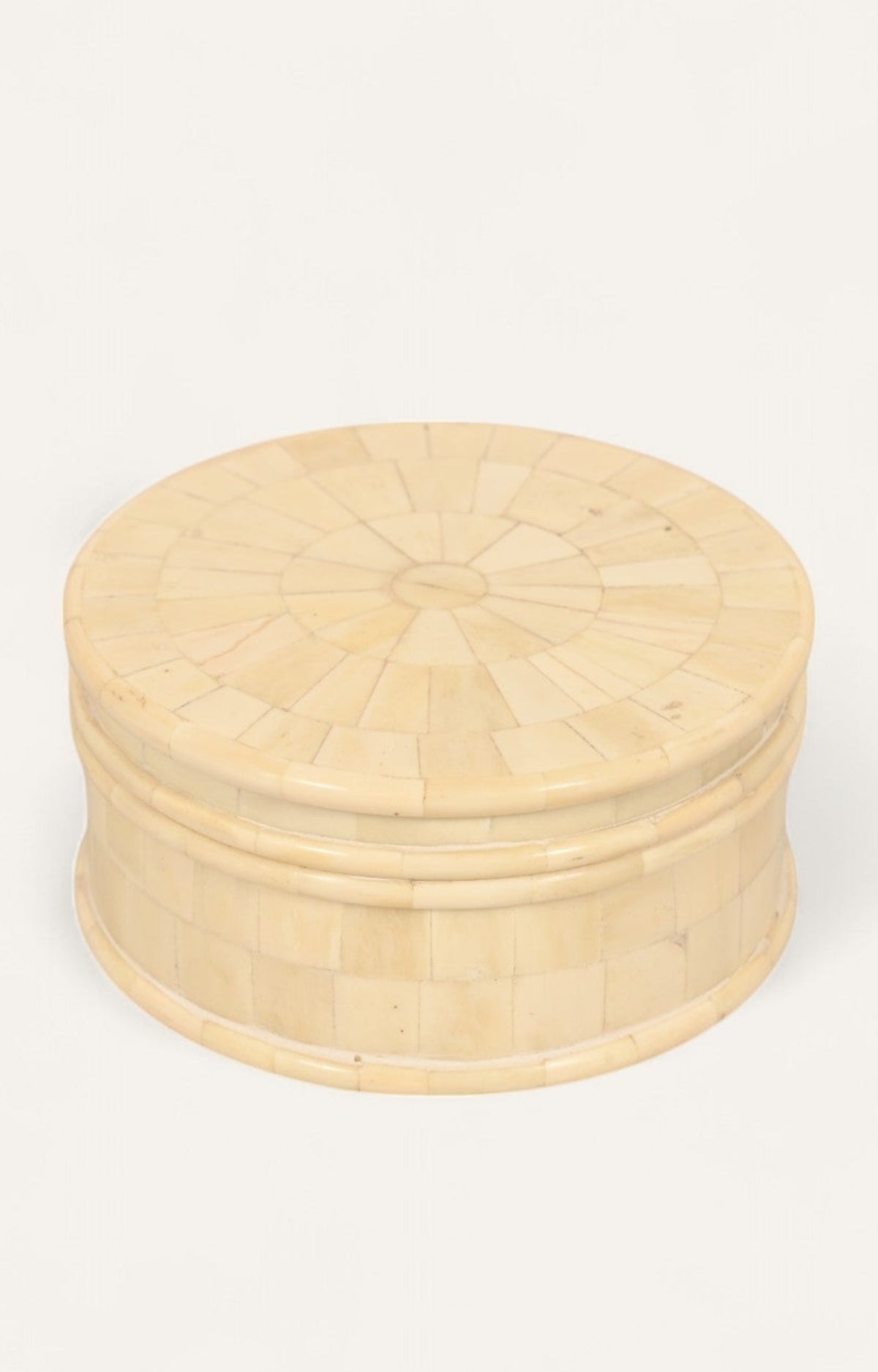 Wide round bone mosaic box with lid