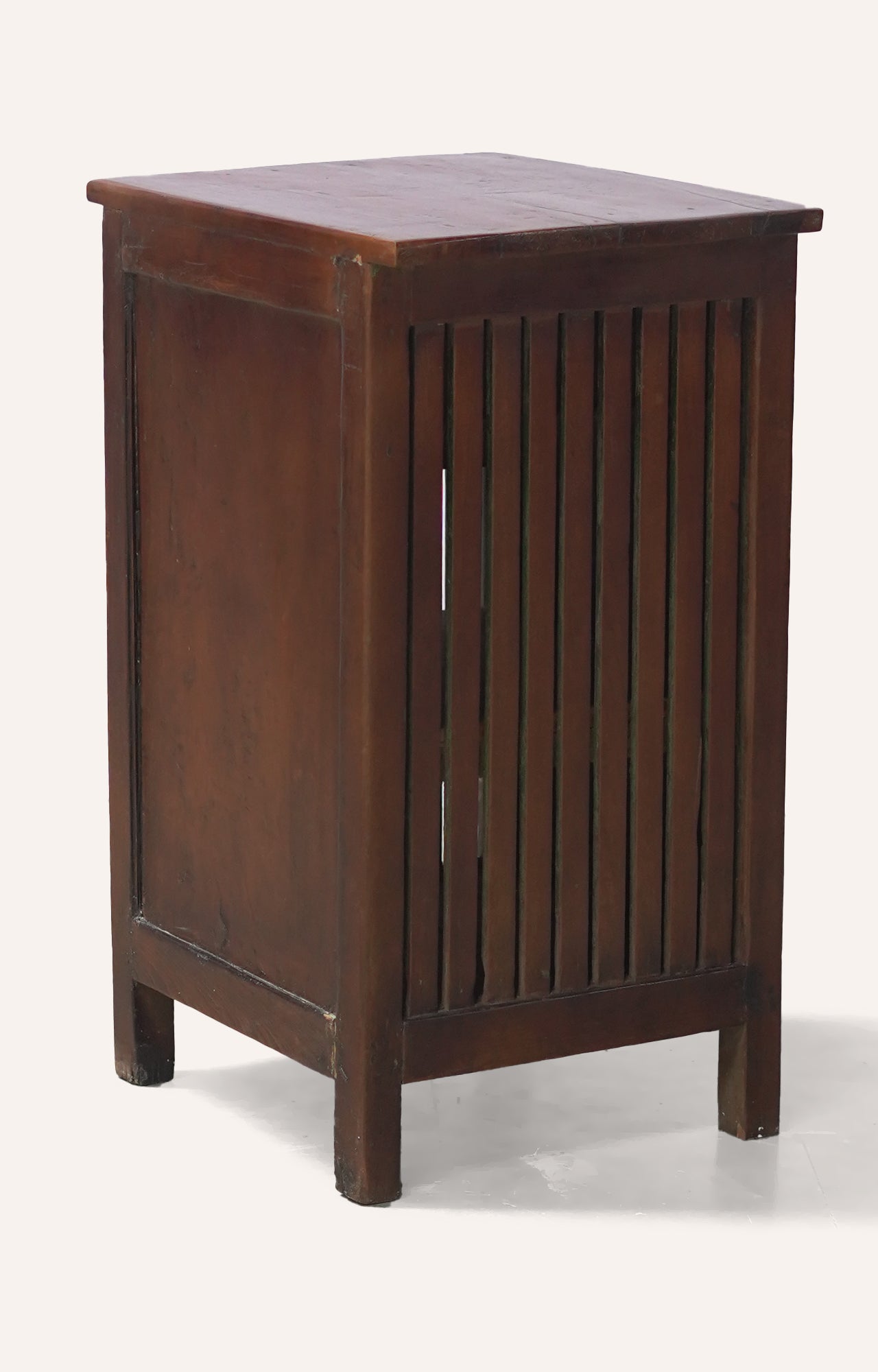 Wooden_cabinet_with_drawer_4