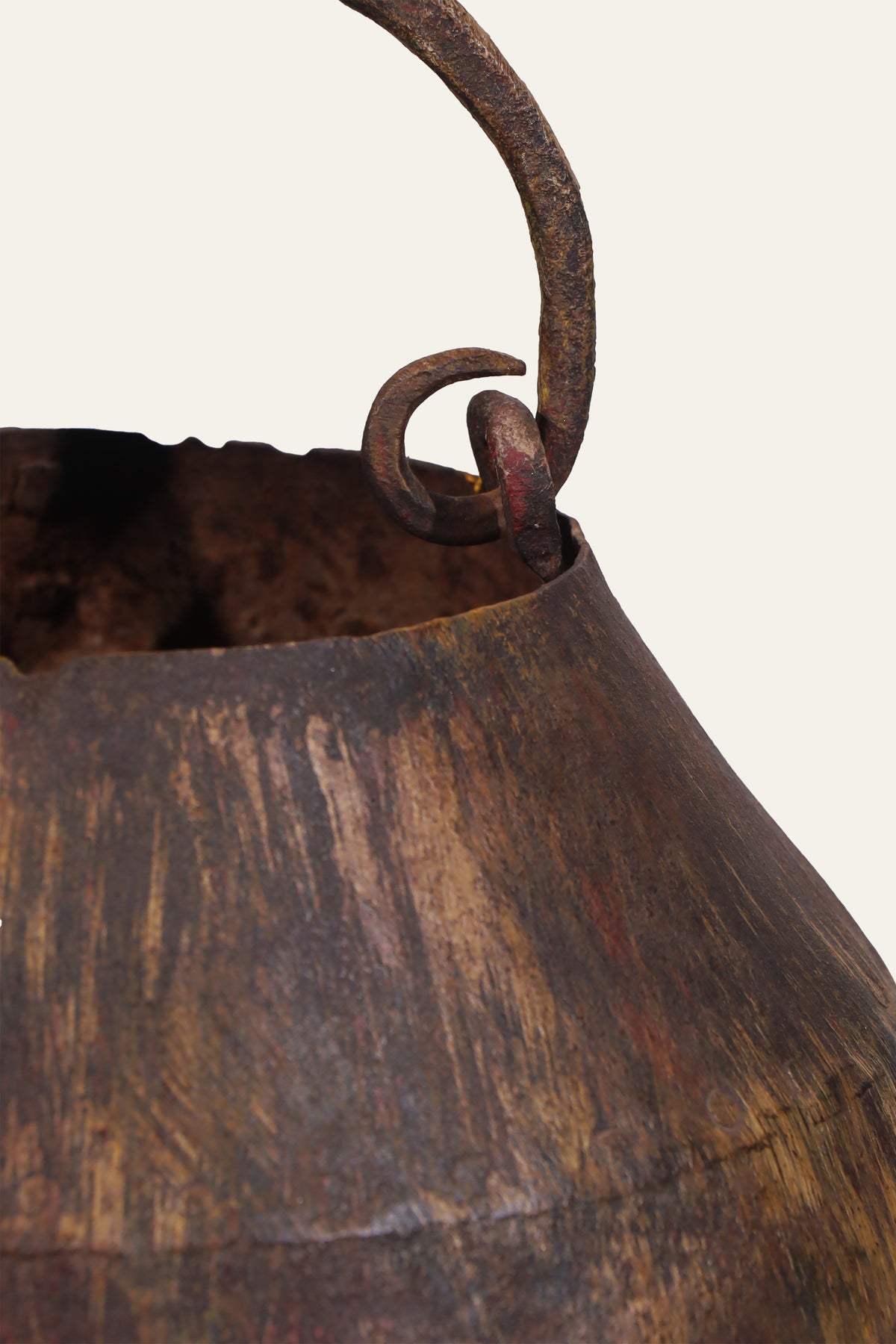 bulbous metal pot for home decoration