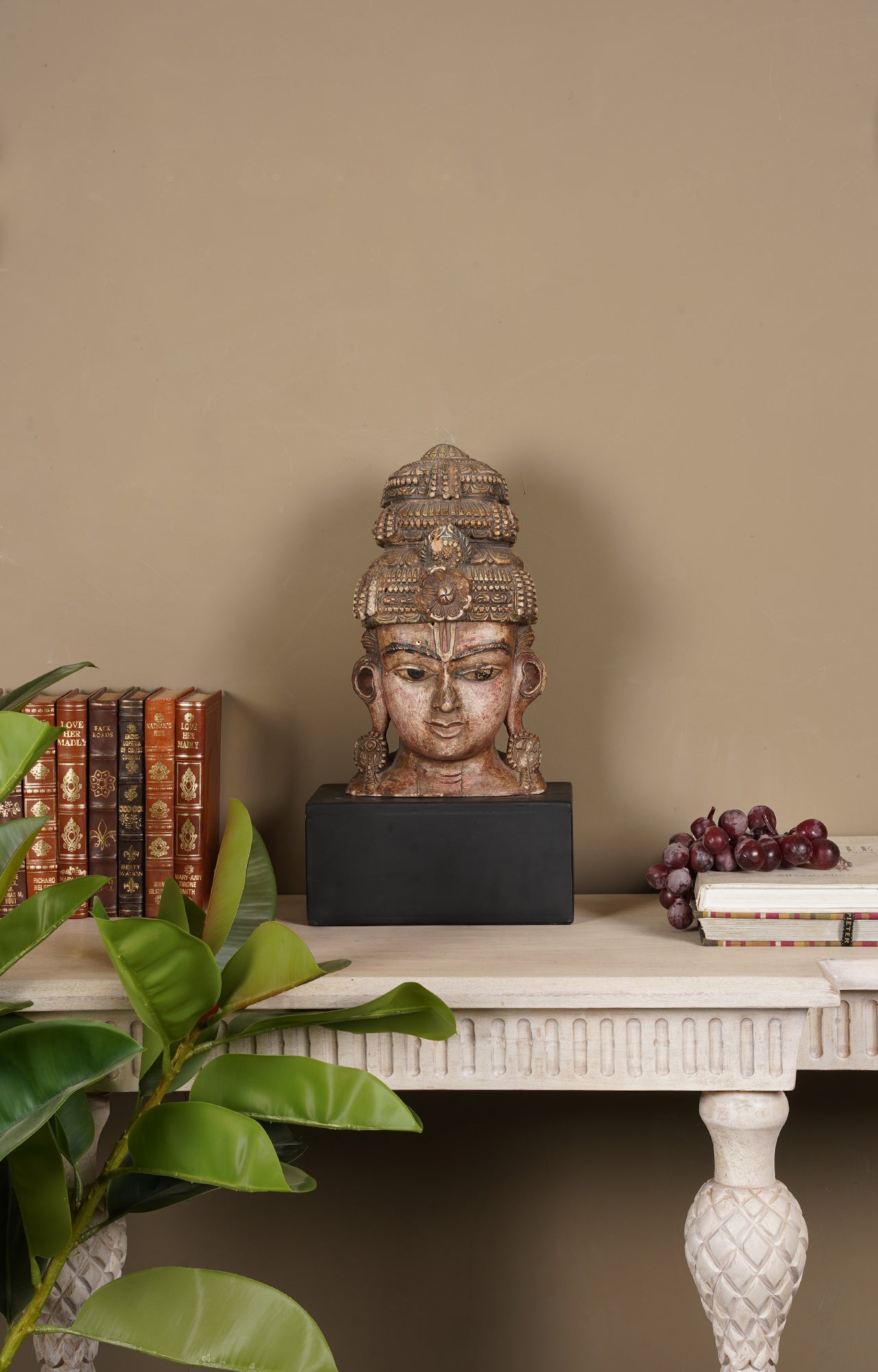 Siddhartha's Contemplation Wooden Table Décor