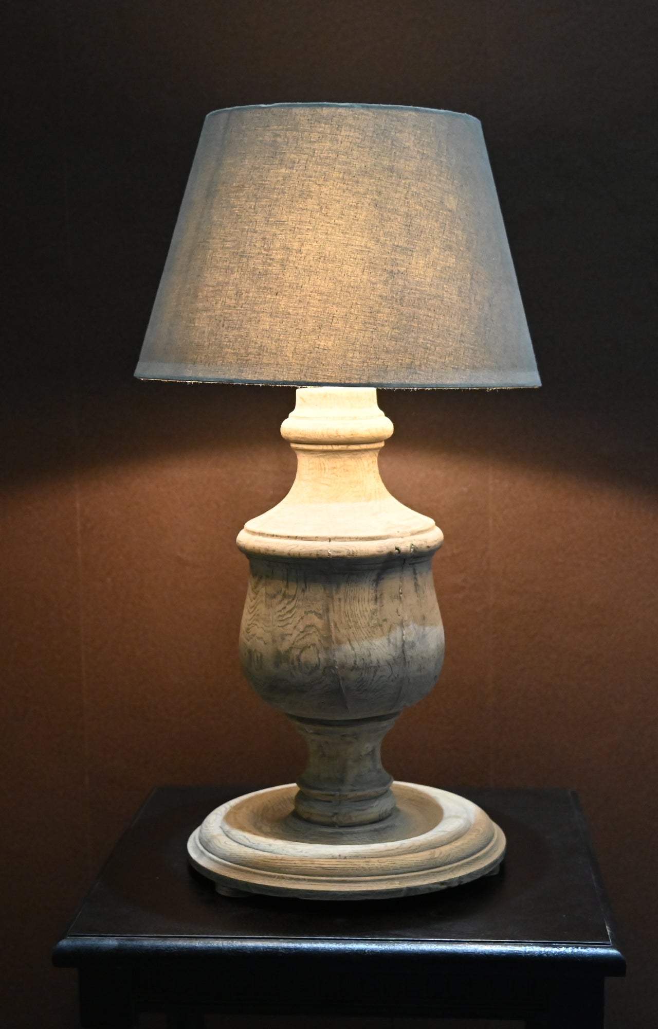 Round Pedst Wooden Lamp