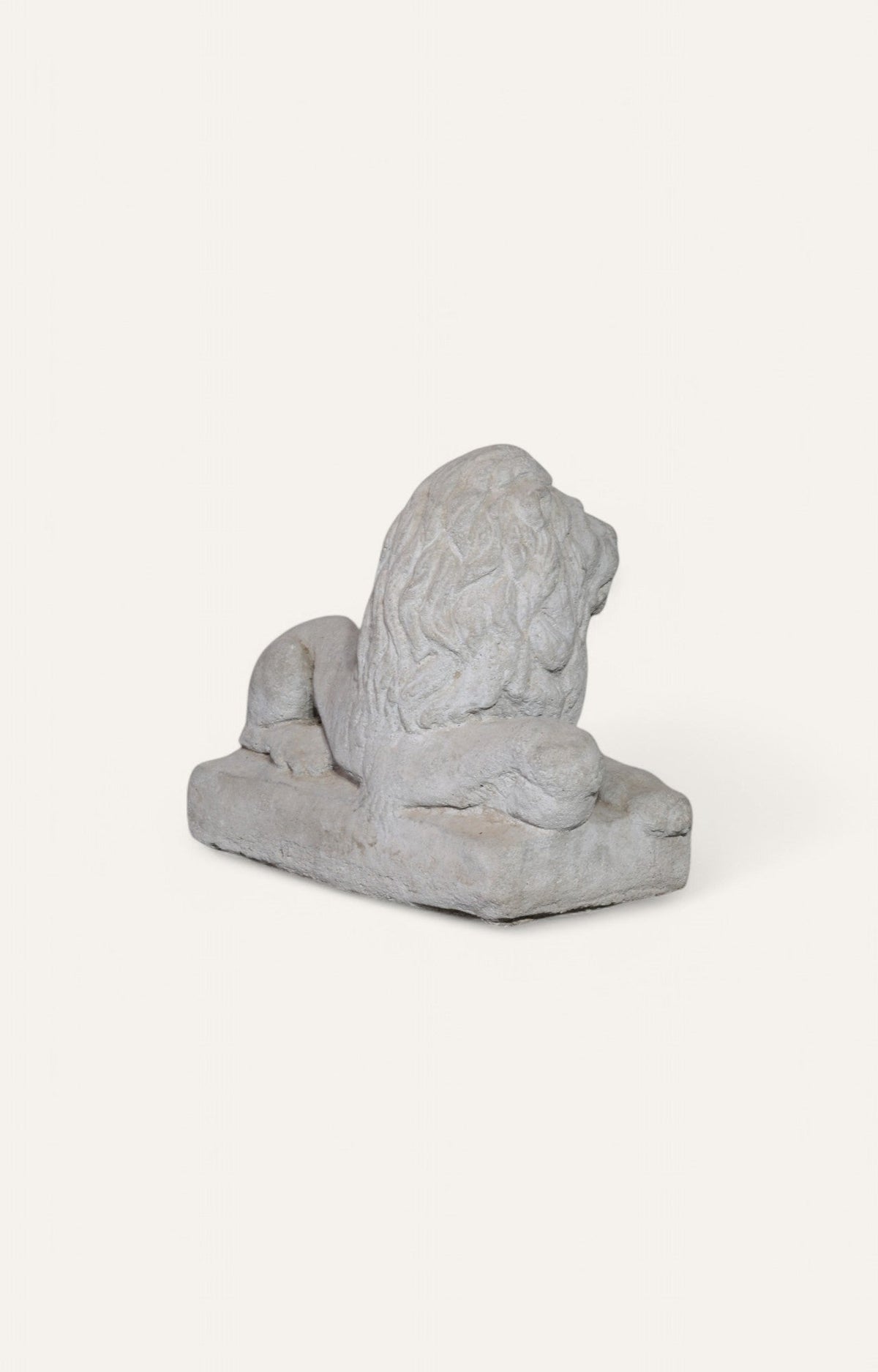 set of 2 lion sculptures